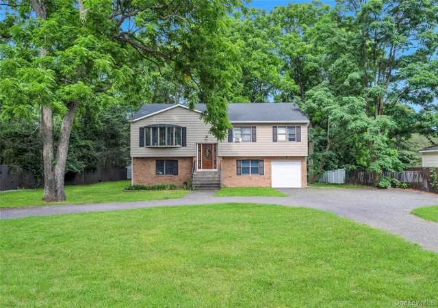 2nd image of 87 Holbrook Rd, Brookhaven, NY 11720 | MLS# 1023935