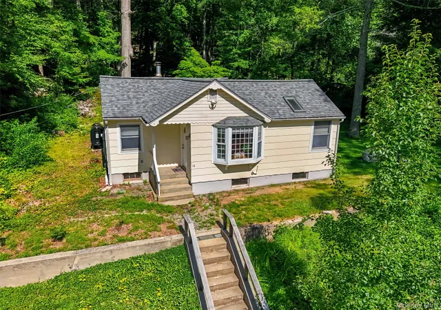 Homes for sale in Putnam Valley, NY | 18 Winnebago Rd, Putnam Valley, NY 10579 | MLS# 1023971