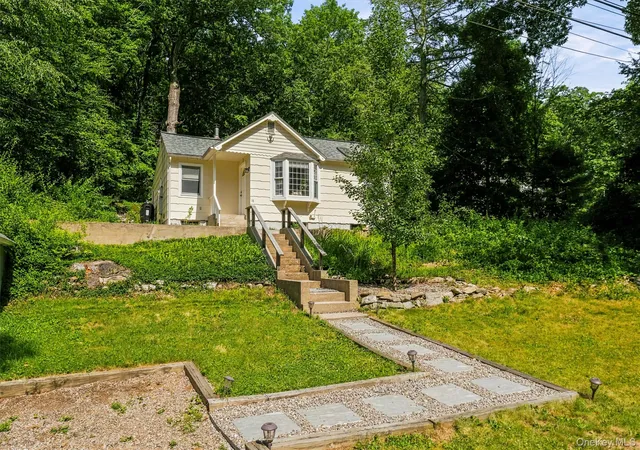 Homes for sale in Putnam Valley, NY | 18 Winnebago Rd, Putnam Valley, NY 10579 | MLS# 1023971