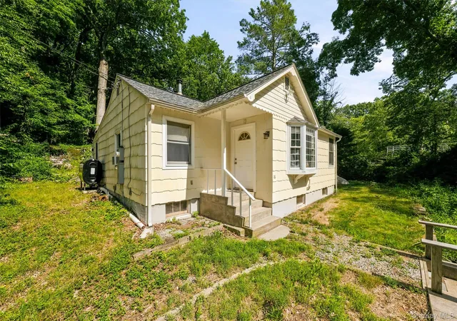 Homes for sale in Putnam Valley, NY | 18 Winnebago Rd, Putnam Valley, NY 10579 | MLS# 1023971