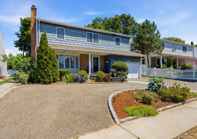 Photo 2 of Single family home for sale at 156 Lea Ann Ter, Wantagh, NY 11793 | MLS# 1023989 | Listing updated on 2026-09-01