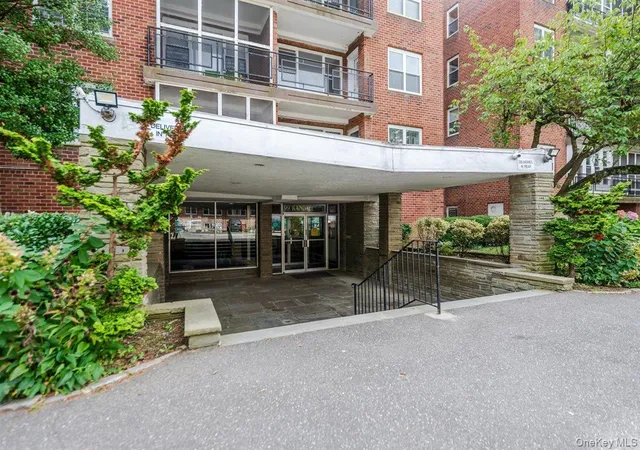 2nd image of 99 Randall Ave #4-L, Hempstead, NY 11520 | MLS# 1024009