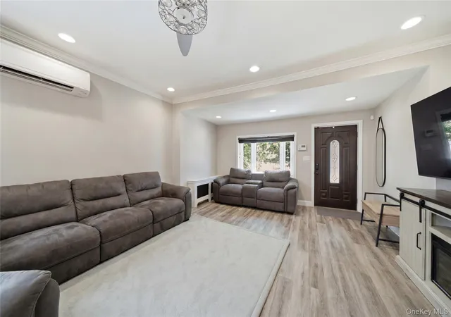 Photo 3 of Single family home for sale at 6424 Pleasantview St, New York, NY 11379 | MLS# 1024011 | Listing updated on 2026-10-01