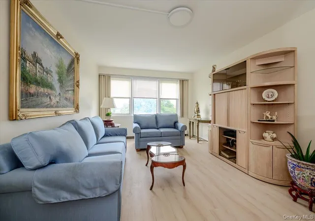 4th image of 172-70 Highland Ave, New York City, NY 11432