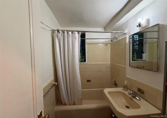 1st image of 1551 Unionport Rd #4C, New York, NY 10462 | MLS# 1024018