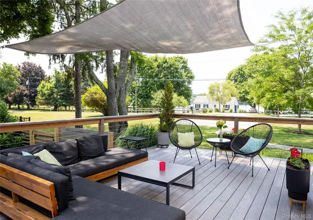 Photo 4 of Sale Pending at 1050 Bayview Ave, Southold, NY 11971 | MLS# 1024020 | Listing updated on 2026-09-15