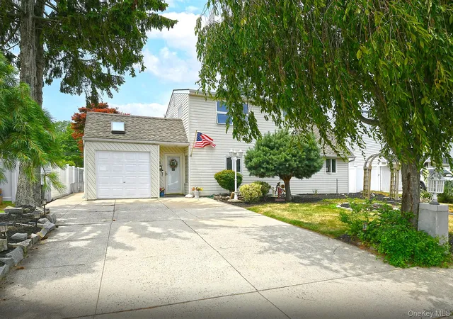 Homes for sale in Hempstead, NY | 18 Wheelbarrow Ln, Hempstead, NY 11793 | MLS# 1024051