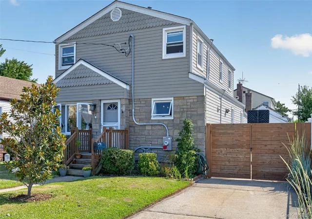 2nd image of 120 Bert Ave, North Hempstead, NY 11590 | MLS# 1024054