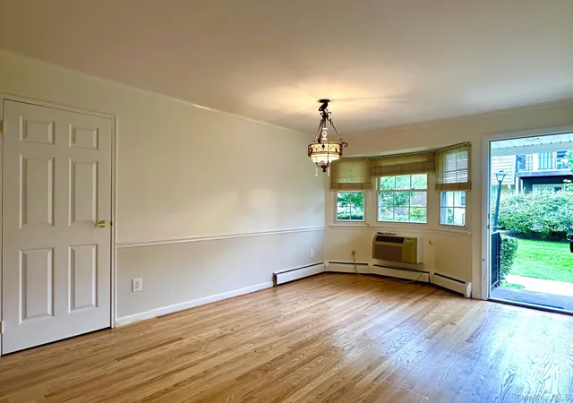 Listing Photo 4 - Condo for sale in building located at 3922 Wilshire Ln, Islip, NY 11796 - Unit #H