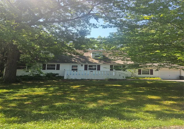 Homes for sale in Red Hook, NY | 16 Elizabeth Dr, Red Hook, NY 12583 | MLS# 1024067