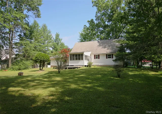 Photo 3 of Single family home for sale at 16 Elizabeth Dr, Tivoli, NY 12583 | MLS# 1024067 | Listing updated on 2026-09-21