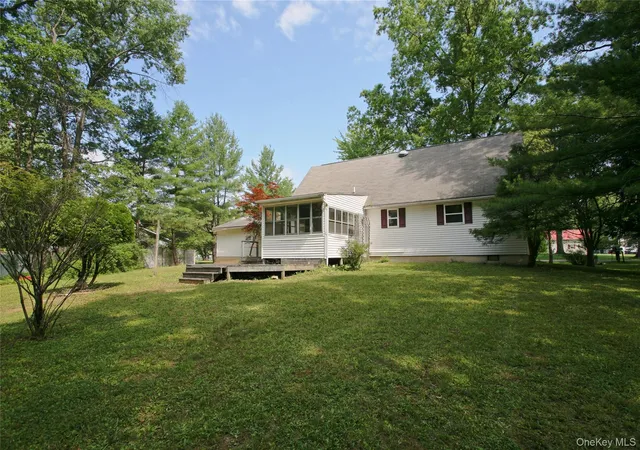 Photo 4 of Single family home for sale at 16 Elizabeth Dr, Tivoli, NY 12583 | MLS# 1024067 | Listing updated on 2026-09-21