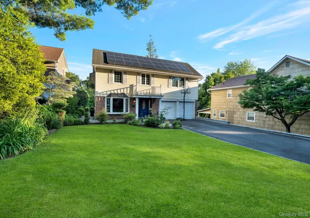 Photo 3 of Sale Pending at 36 Combes Dr, North Hempstead, NY 11030 | MLS# 1024069 | Listing updated on 2026-07-28