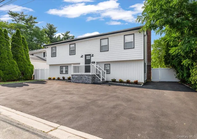 Homes for sale in Oyster Bay, NY | 5 Willis Ave, Oyster Bay, NY 11791 | MLS# 1024075