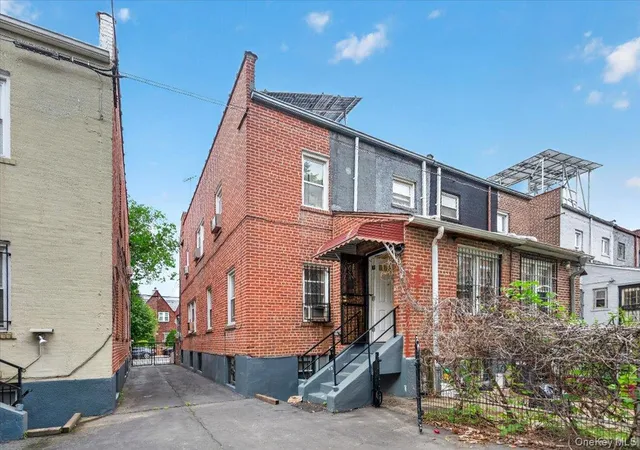 3rd image of 3236 Fish Ave, New York, NY 10469 | MLS# 1024078