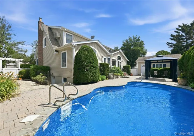40th image of 672 Westbury Ave, North Hempstead, NY 11590 | MLS# 1024082