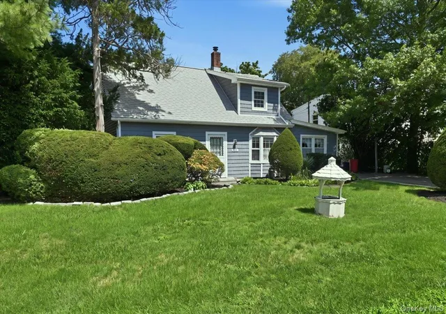 Photo 2 of Single family home for sale at 635 Whittier St, Hempstead, NY 11590 | MLS# 1024083 | Listing updated on 2026-08-24