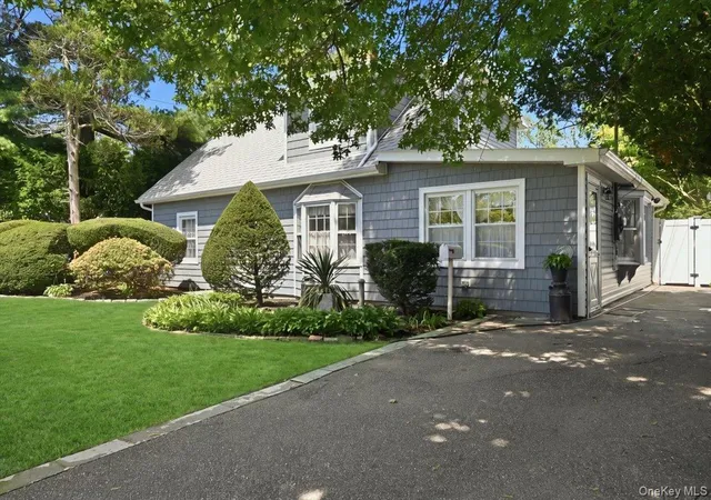 Photo 3 of Single family home for sale at 635 Whittier St, Hempstead, NY 11590 | MLS# 1024083 | Listing updated on 2026-08-24