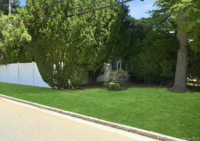 Photo 4 of Single family home for sale at 635 Whittier St, Hempstead, NY 11590 | MLS# 1024083 | Listing updated on 2026-08-24