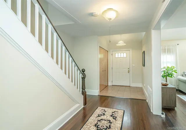 3rd image of 1 Raymond St, Glen Cove, NY 11542 | MLS# 1024085
