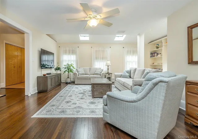 5th image of 1 Raymond St, Glen Cove, NY 11542 | MLS# 1024085