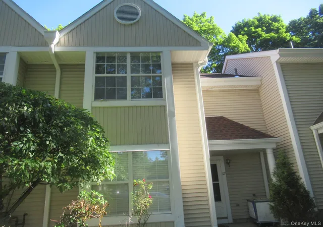 Photo 4 of Condo for sale at 127 Creekside Cir, Spring Valley, NY 10977 | MLS# 1024094 | Listing updated on 2026-07-11