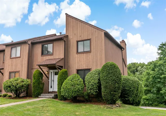 Photo 2 of Sale Pending at 95 Wild Birch Farms, Cortlandt, NY 10567 | MLS# 1024101 | Listing updated on 2026-08-05