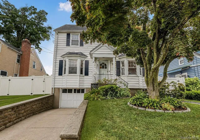 Homes for sale in Yonkers, NY | 53 Holly St, Yonkers, NY 10704 | MLS# 1024123