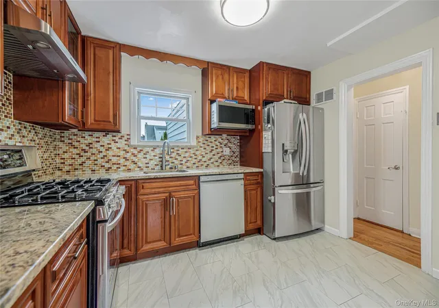 Homes for sale in Yonkers, NY | 53 Holly St, Yonkers, NY 10704 | MLS# 1024123