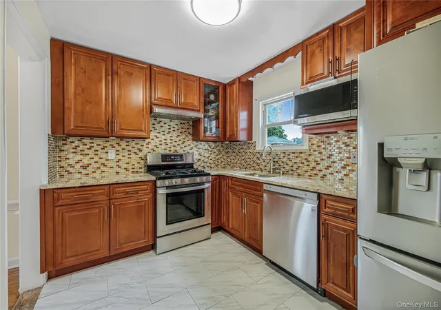 Homes for sale in Yonkers, NY | 53 Holly St, Yonkers, NY 10704 | MLS# 1024123