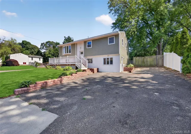 2nd image of 42 Crestwood Ln, Brookhaven, NY 11738 | MLS# 1024144