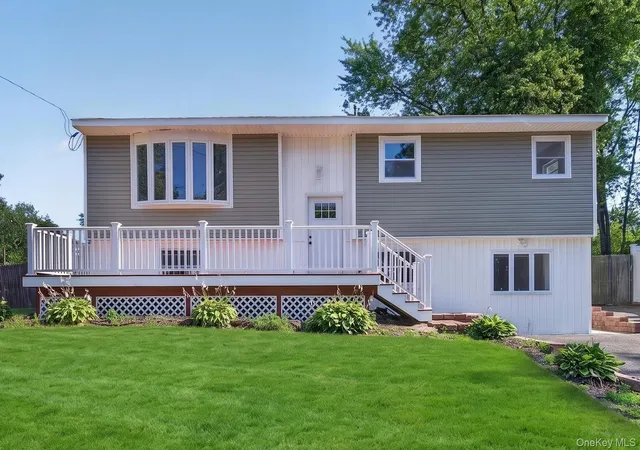 3rd image of 42 Crestwood Ln, Brookhaven, NY 11738 | MLS# 1024144