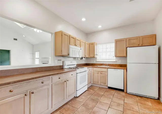 Photo 3 of Sale Pending at 42 Oyster Cvs Ln, Brookhaven, NY 11715 | MLS# 1024152 | Listing updated on 2026-08-21