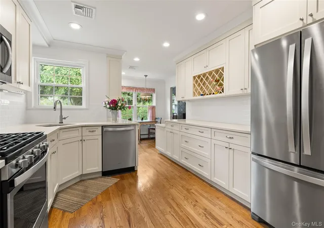 4th image of 31 Joyces Wy, Islip, NY 11706 | MLS# 1024170
