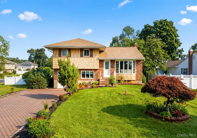 1st image of 25 Whitebirch Ln, Smithtown, NY 11725 | MLS# 1024175
