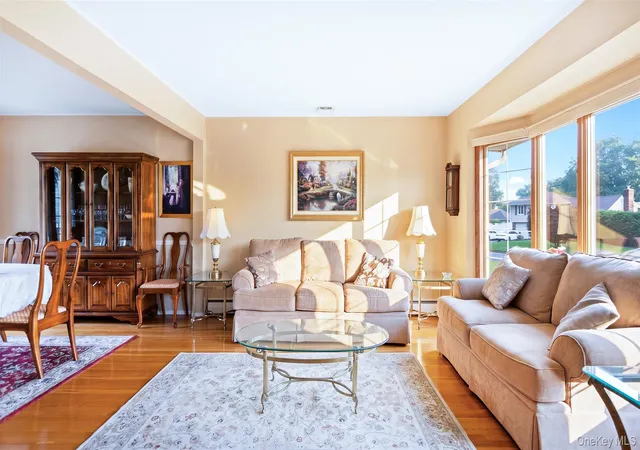 2nd image of 25 Whitebirch Ln, Smithtown, NY 11725 | MLS# 1024175