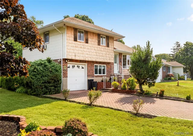 22nd image of 25 Whitebirch Ln, Smithtown, NY 11725 | MLS# 1024175