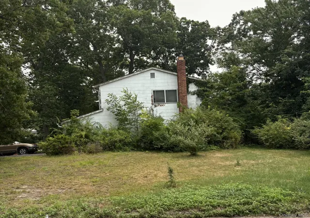 Photo 3 of Single family home for sale at 36 Forest Ln, Coram, NY 11727 | MLS# 1024195 | Listing updated on 2026-08-18