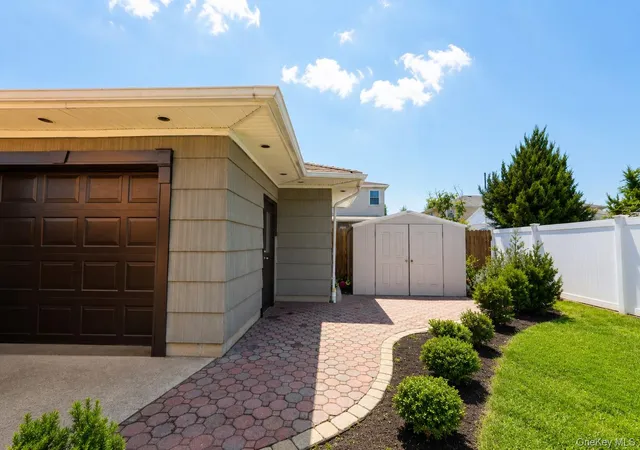 Photo 3 of Single family home for sale at 124 Reid Ave, Staten Island, NY 10305 | MLS# 1024207 | Listing updated on 2026-08-26