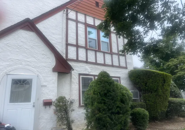Photo 2 of Sale Pending at 334 Westwood Rd, Hempstead, NY 11598 | MLS# 1024208 | Listing updated on 2026-08-27