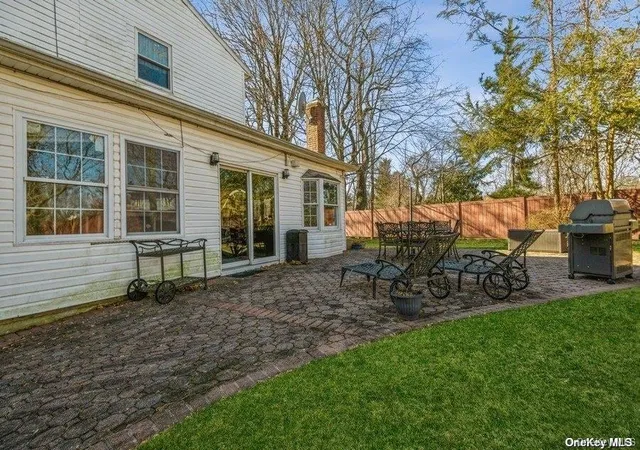 Photo 3 of Single family home for sale at 93 Beacon Hl Rd, North Hempstead, NY 11050 | MLS# 1024223 | Listing updated on 2026-09-13