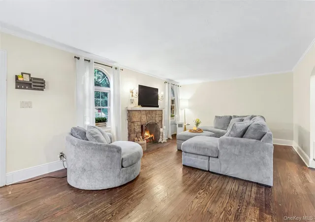 Photo 4 of Sale Pending at 254 E Argyle St, Hempstead, NY 11580 | MLS# 1024229 | Listing updated on 2026-10-02