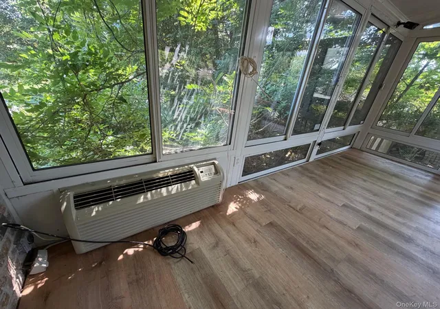 Photo 4 of Sale Pending at 1067 N New York Dr, Oyster Bay, NY 11758 | MLS# 1024231 | Listing updated on 2026-08-17