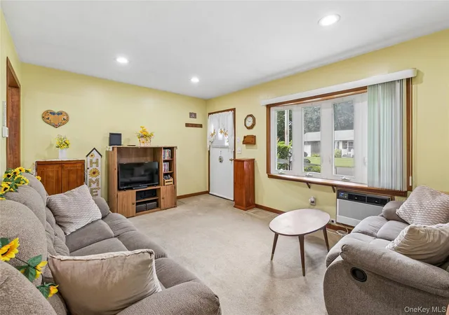 Photo 3 of Single family home for sale at 62 Sharp St, Brookhaven, NY 11772 | MLS# 1024267 | Listing updated on 2026-09-13