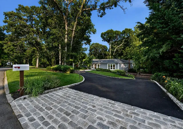 4th image of 4 Durham Dr, Huntington, NY 11746 | MLS# 1024270