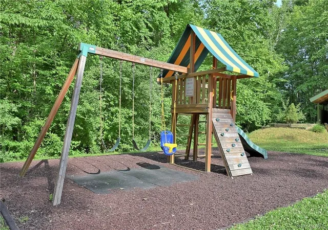 2nd image of 215 Fox Run Ln, Patterson, NY 10512