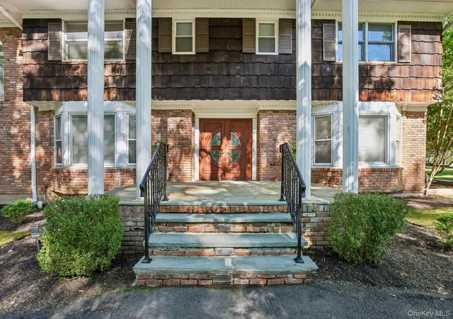 2nd image of 39 Woodhaven Dr, Clarkstown, NY 10956 | MLS# 1024286