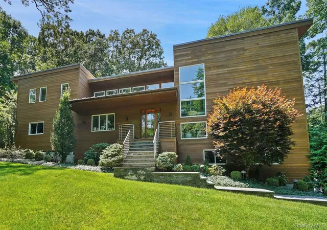 Photo 2 of Mansion for sale at 116 Davids Way, Bedford, NY 10507 | MLS# 1024290 | Listing updated on 2026-10-08