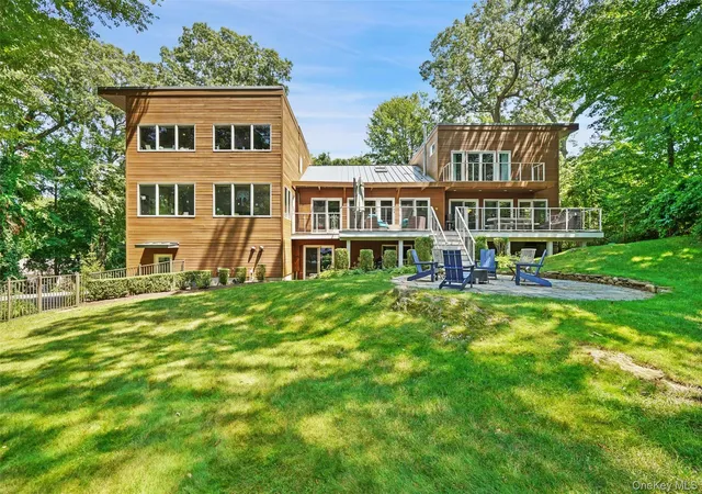 Photo 4 of Single family home for sale at 116 Davids Way, Bedford, NY 10507 | MLS# 1024290 | Listing updated on 2026-10-08