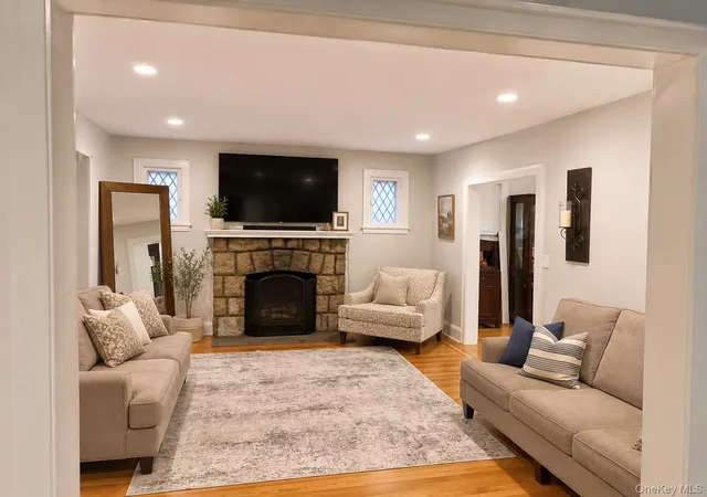 Photo 4 of Single family home for sale at 27 Leonard Pl, Yonkers, NY 10704 | MLS# 1024292 | Listing updated on 2026-10-18